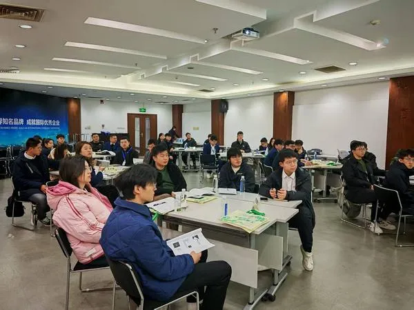 高效工作的核心密码：解锁效益管理的三大关键，告别瞎忙！